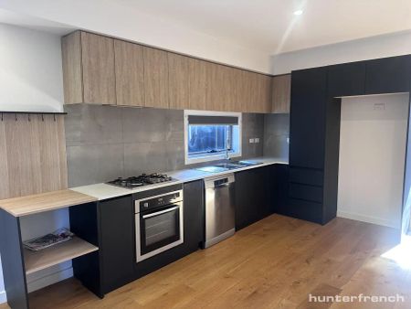 “MODERN LIVING IN PRIME LOCATION” - Photo 5