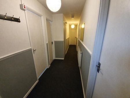 1 bedroom in a flat share to rent - Photo 3