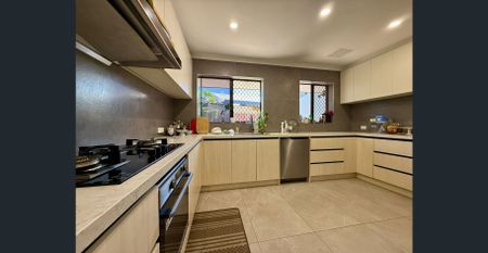 Energy-Efficient Home with A/C, Solar & Battery in Top School Zones - Oberthur Primary & Willetton SHS - Photo 4