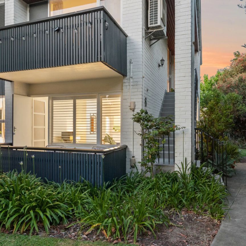 'Top-notch' renovated apartment in Claremont - Photo 1