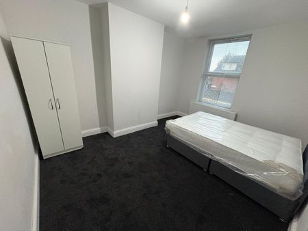 4 Bed Terraced House, Harehills Place, LS8 - Photo 3