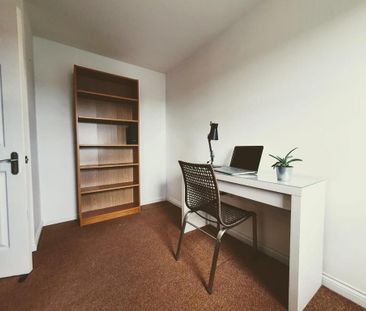 4 bedroom private hall to rent - Photo 3