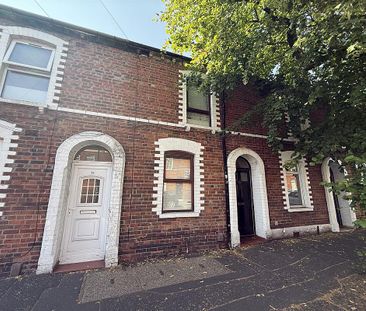35 Donegall Avenue, Belfast BT12 6LS - Photo 1