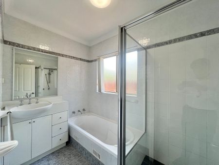 LARGE VILLA - HANDY LOCATION - Photo 5