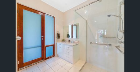 STUNNING FAMILY HOME - DETACHED HOME STUDIO - PHONE AGENT TO INSPECT OR ATTEND TUE 25/11 1-1.30PM - Photo 4