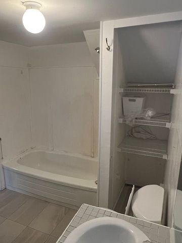 For Lease - 192 Silverbirch Drive Unit# Basement, Newmarket, Ontario - Photo 4