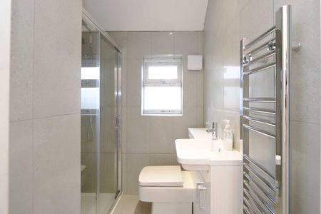 3 bedroom semi-detached house to rent - Photo 5