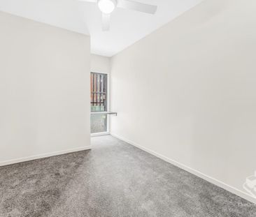 Available Soon - 2 Bed 2 Bath 1 Basement Carpark in the heart of He... - Photo 1