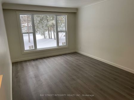 For Lease - 43 Fairglen Avenue, Toronto, Ontario - Photo 4