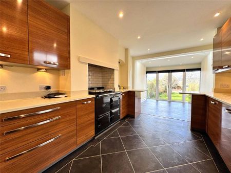 4 bedroom semi-detached house to rent - Photo 3