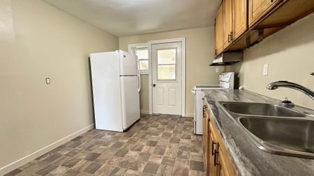 For Lease - 22 Charlotte Street, Belleville, Ontario - Photo 3