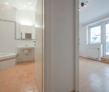 Befristete luxuriöse Dachgeschosswohnung im Stilaltbau - Blick über... - Photo 4