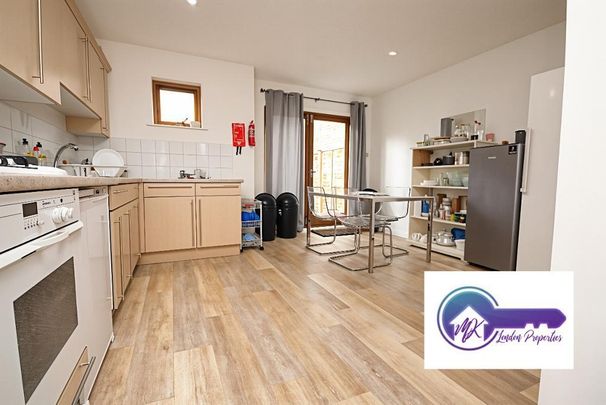 1 Bedroom Room in Flat Share To Rent - Photo 1