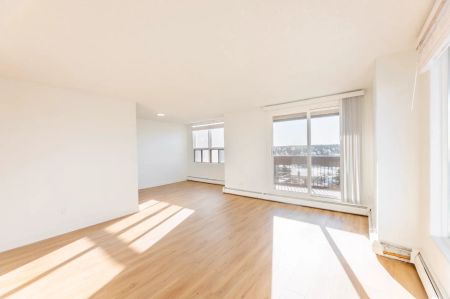 - 2 Bedroom at The Pinnacle - Photo 4