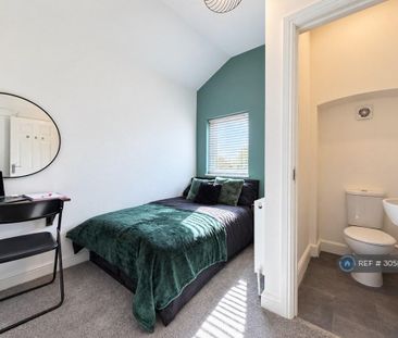 1 bedroom in a house share to rent - Photo 4