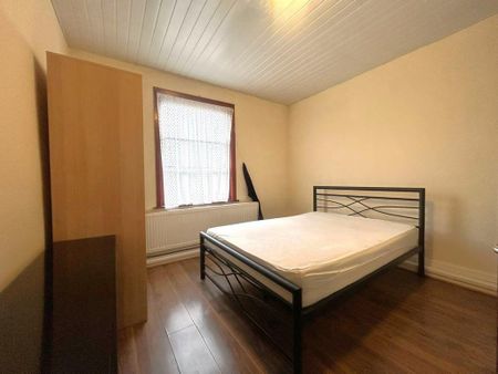 4 bedroom terraced house to rent - Photo 4