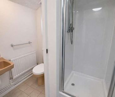 Station Road, Wraysbury, Staines-upon-thames, TW19 - Photo 4