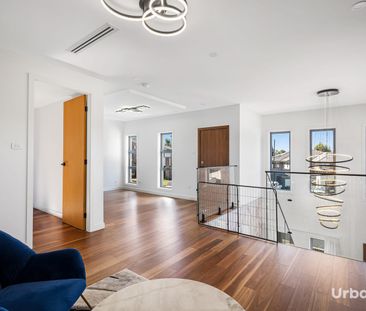 Luxury Family Living in Prestigious Colebee Location - Photo 5