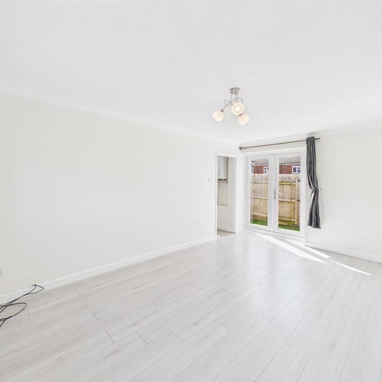 2 bedroom end of terrace house to rent - Photo 1