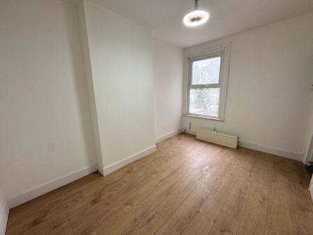 Price £1,950 pcm - Available 08/05/2026 - Unfurnished - Photo 3