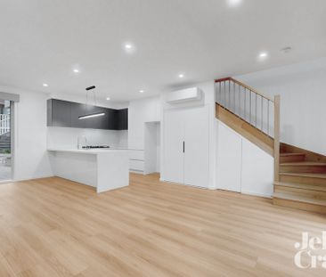 2/12 Esmale Street, Strathmore - Photo 5