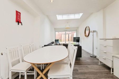 6 bedroom semi-detached house to rent - Photo 3