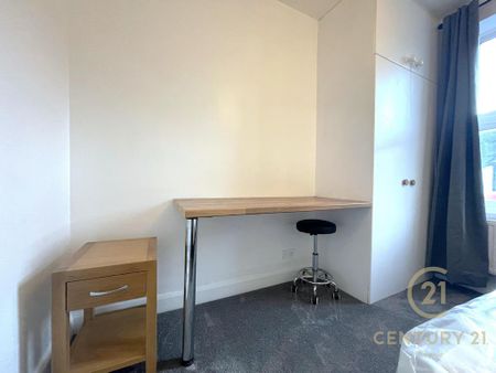 4 bedroom apartment to rent - Photo 3