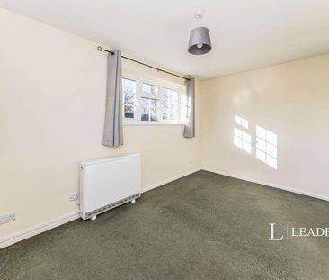 Maple Drive, East Grinstead, West Sussex, RH19 - Photo 3