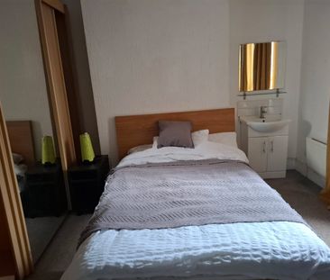 5 Bed Terraced House, Grosvenor Road, CV1 - Photo 4