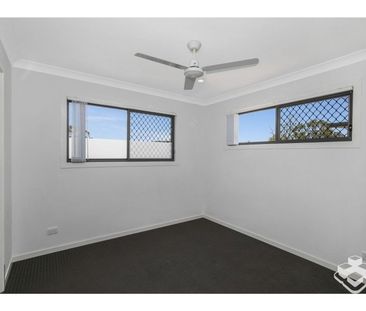 3 BEDROOM 3 STORY TOWNHOUSE WITH DOUBLE GARAGE - Photo 6