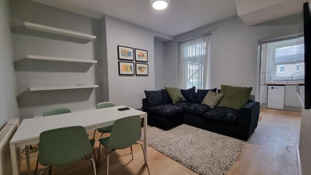 3 bedroom private hall to rent - Photo 1