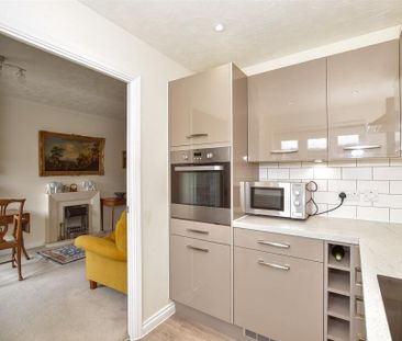 1 bedroom retirement property to rent - Photo 3