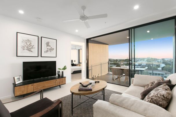 One Bedroom Apartment with multi-purpose room - Photo 1