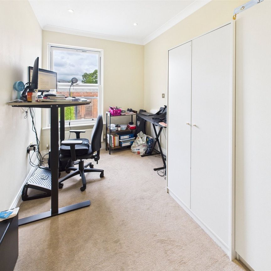 Queens Road, Twickenham, Twickenham, Middlesex, TW1 - Photo 1