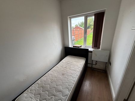 2 Bed Flat, Catherine Street, LE4 - Photo 3