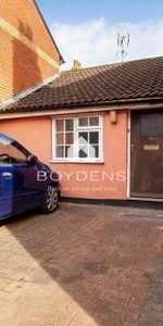 Terraced house to rent - Photo 4