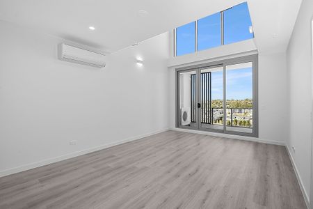 1008/8 Aviators Way, Penrith - Photo 2