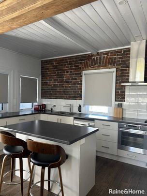 Furnished 2 Bedroom Cottage - Photo 1