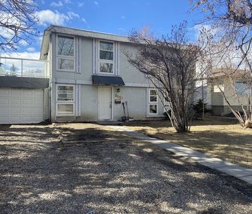 Spacious 5 Room House located 2 Mins away from Dalhousie LRT | 5027... - Photo 1