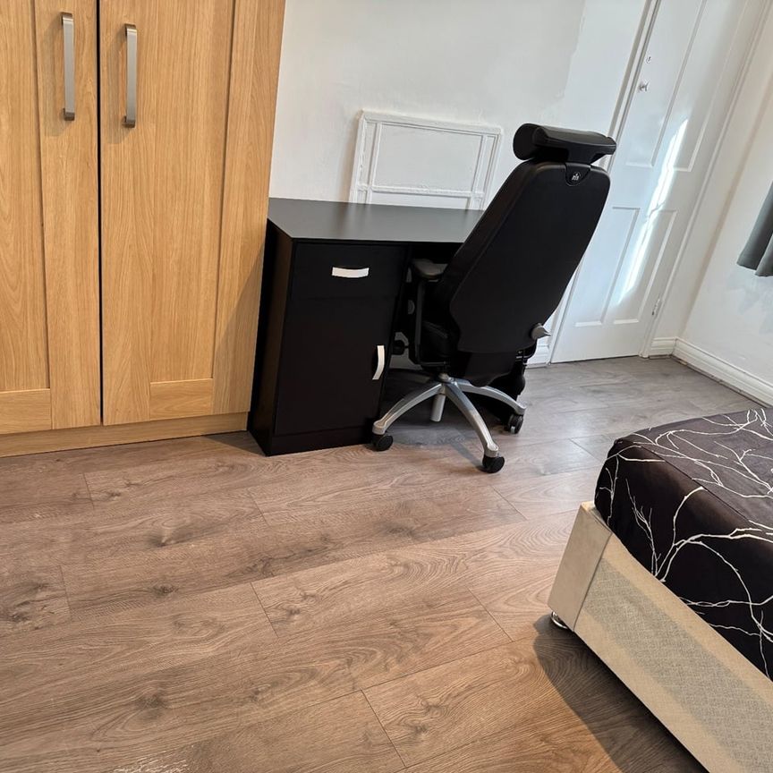 3 Bed Flat, Balin House, SE1 - Photo 1