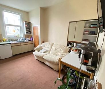 4 bedroom terraced house to rent - Photo 3