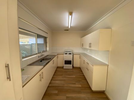 Big Block, Coastal Charm & a Short Walk to the Beach - Photo 4