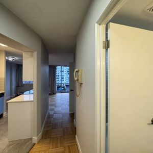 1 Bedroom 1 Bathroom Near Downtown, English Bay Sunset Beach Vancouver - Photo 2