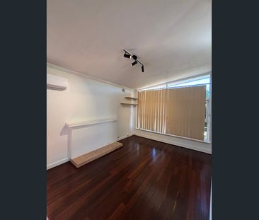 Classic Comfort with a Modern Twist – Belmont 3x1 - Photo 4