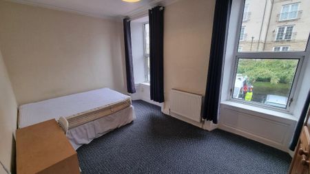 4 bedroom flat to rent - Photo 4