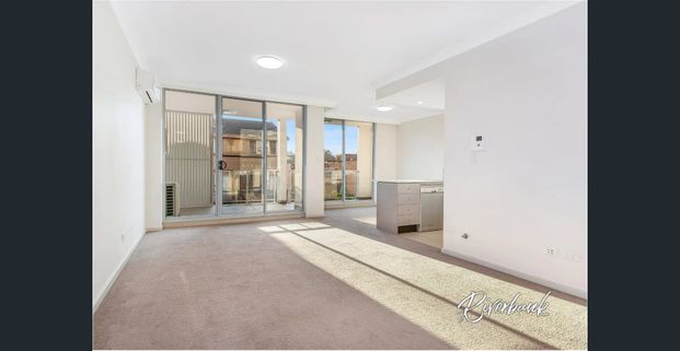 Spacious Two-Bedroom Apartment - Photo 1