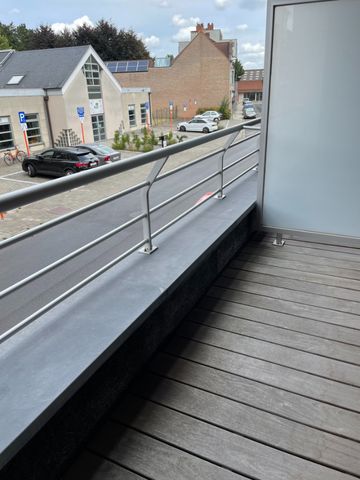 ruim instapklaar twee slaapkamer appartement met groot terras & gelijkvloerse garage - Foto 5