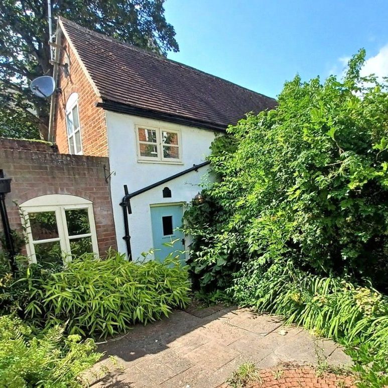 2 Bedroom House - Church Street, Romsey - Photo 1