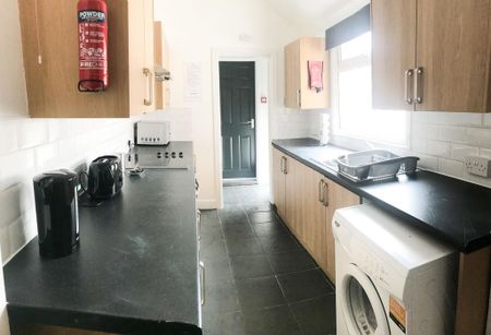 1 bedroom in a house share to rent - Photo 5