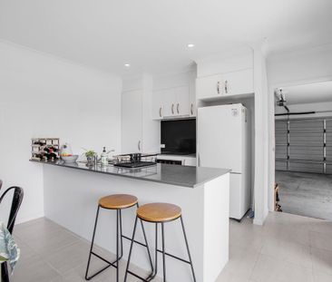 3 MONTH LEASE! Fully Furnished Modern Living in Quiet Pocket! - Photo 6